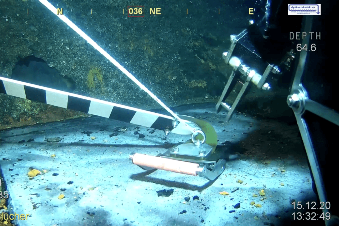 ROV operating underwater with Blumags magnet