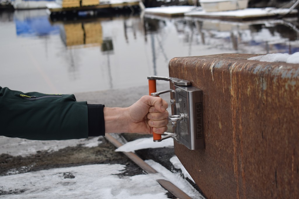 Willy magnet held by hand on steel structure